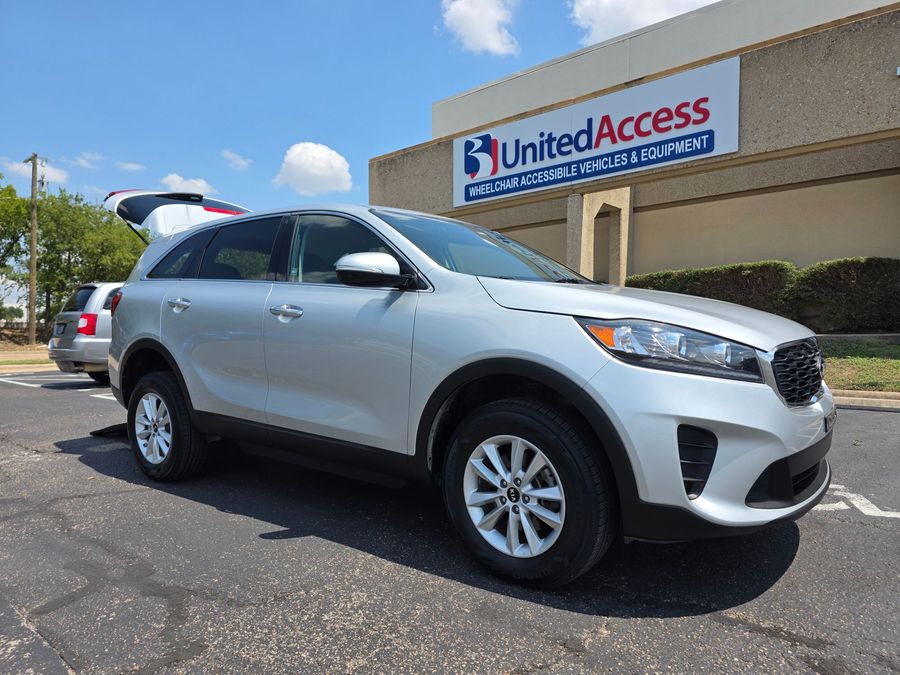 Used 2020 Kia Sorento LX V6 - Freedom Rear Entry Entry Fold Out Manual Ramp
