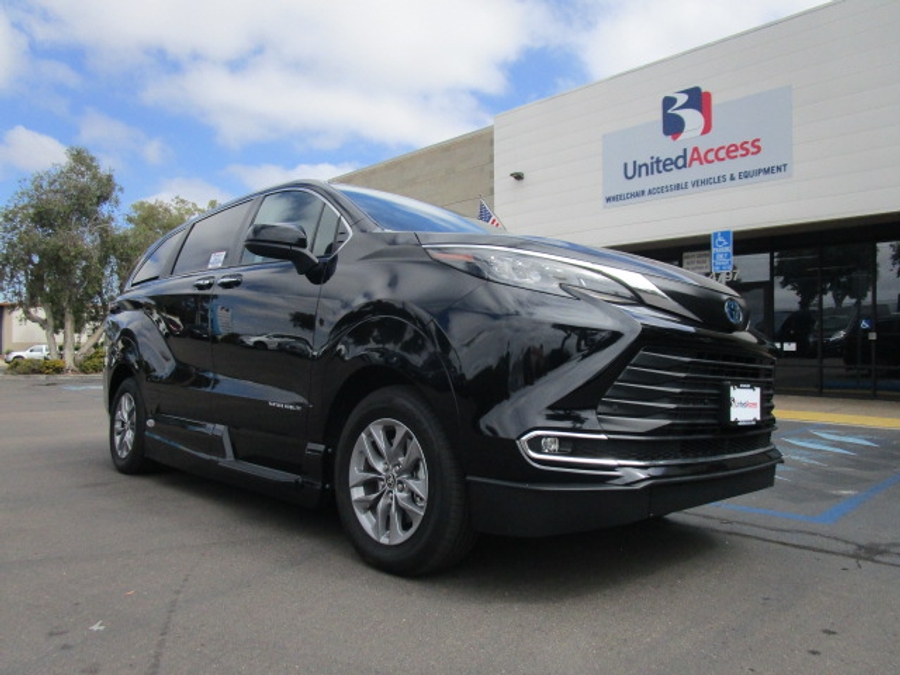 Used 2024 Toyota Sienna Hybrid XLE Base - VMI Side Entry Entry In Floor Automatic Ramp