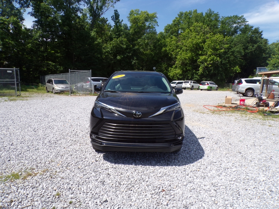 Black Toyota Sienna image number 1