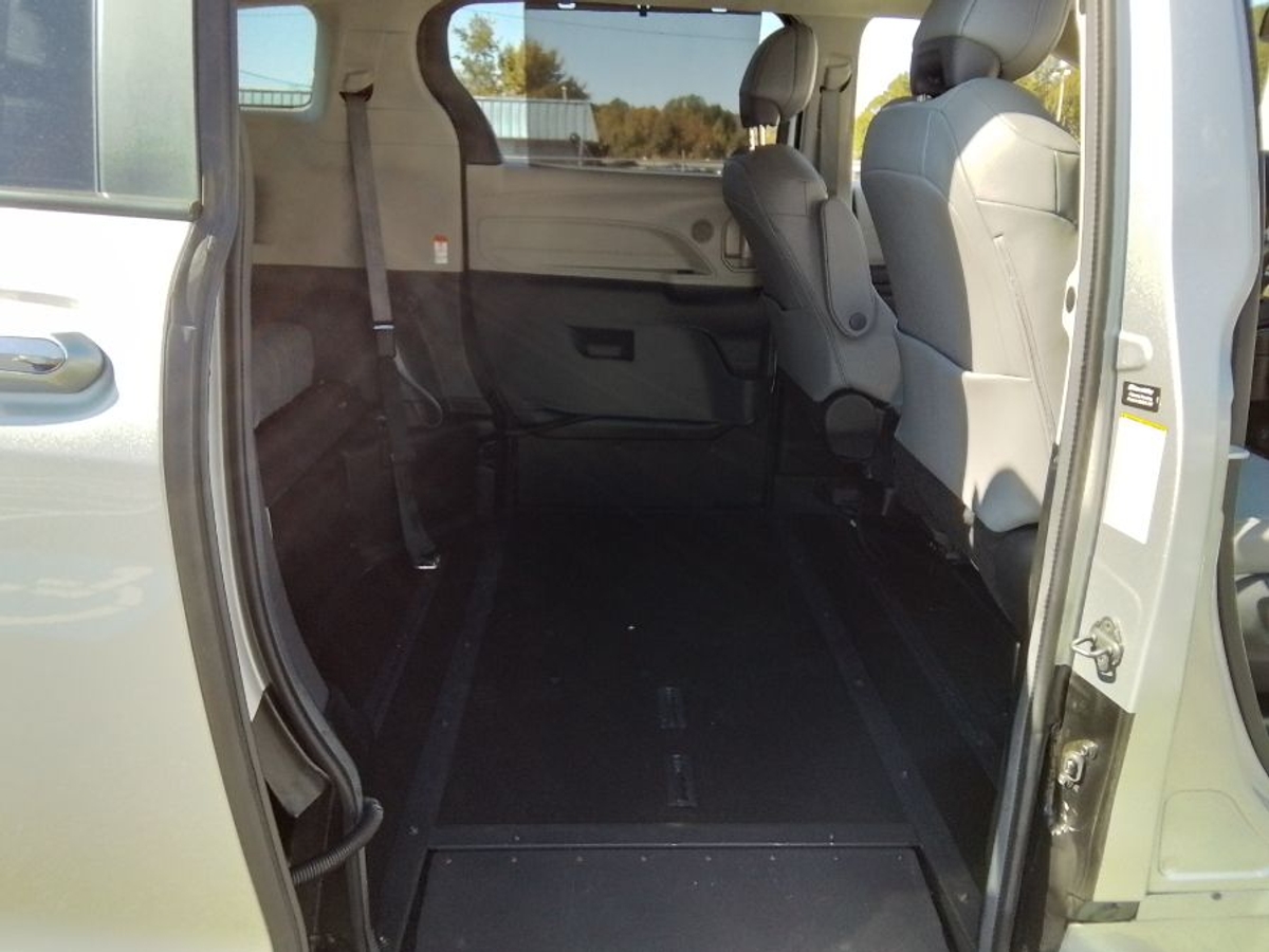 2024 TOYOTA SIENNA - Image 17