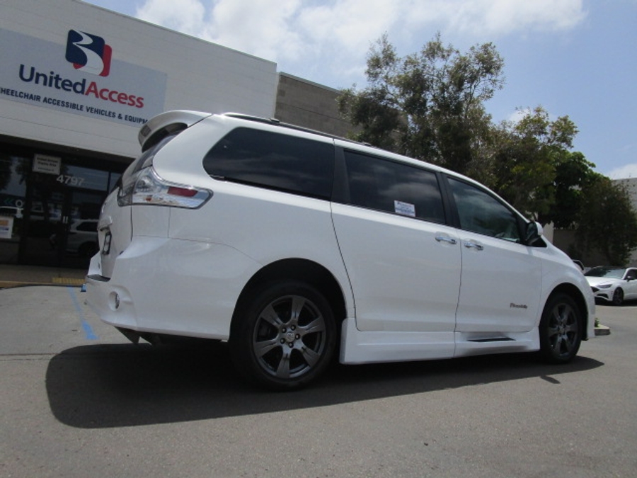 Used 2017 Toyota Sienna SE - BraunAbility Side Entry Entry In Floor Automatic Ramp