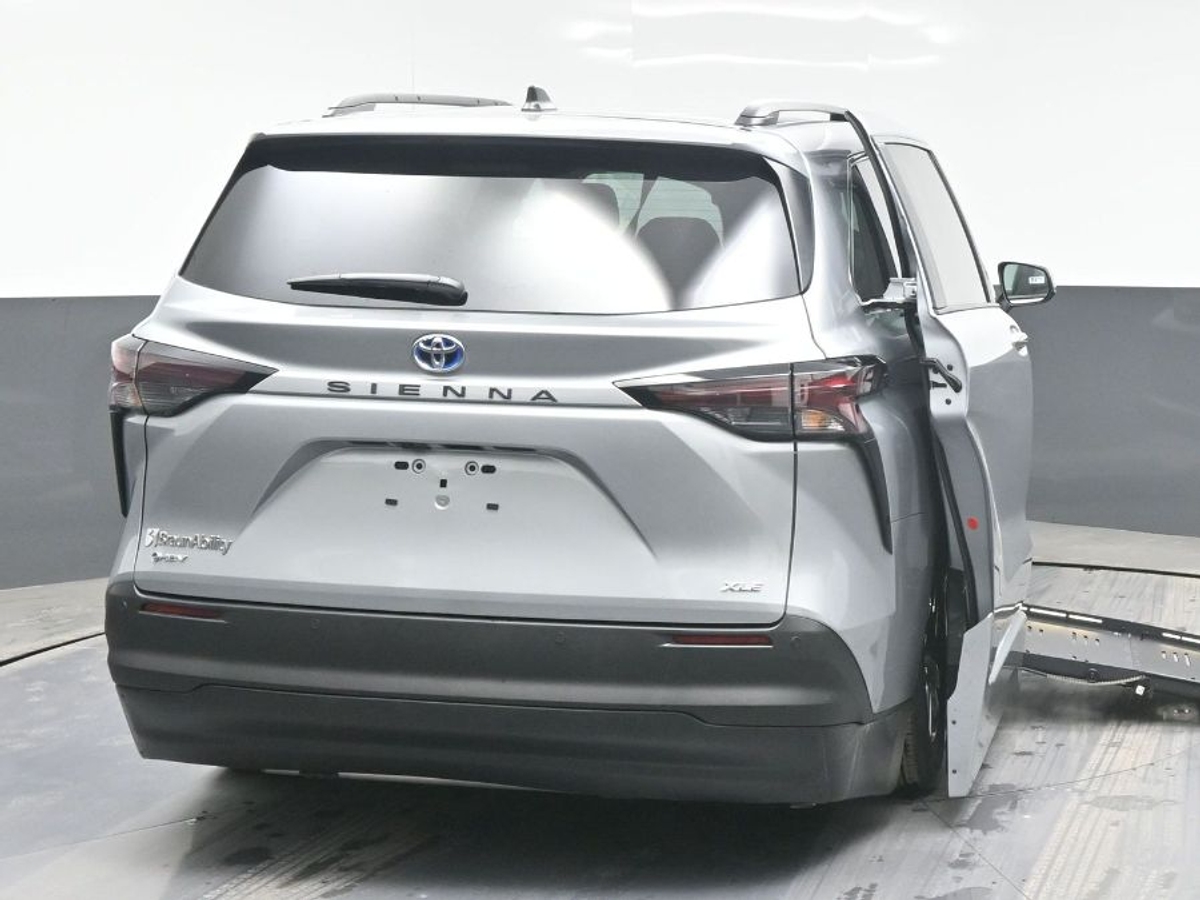 2025 TOYOTA SIENNA - Image 6