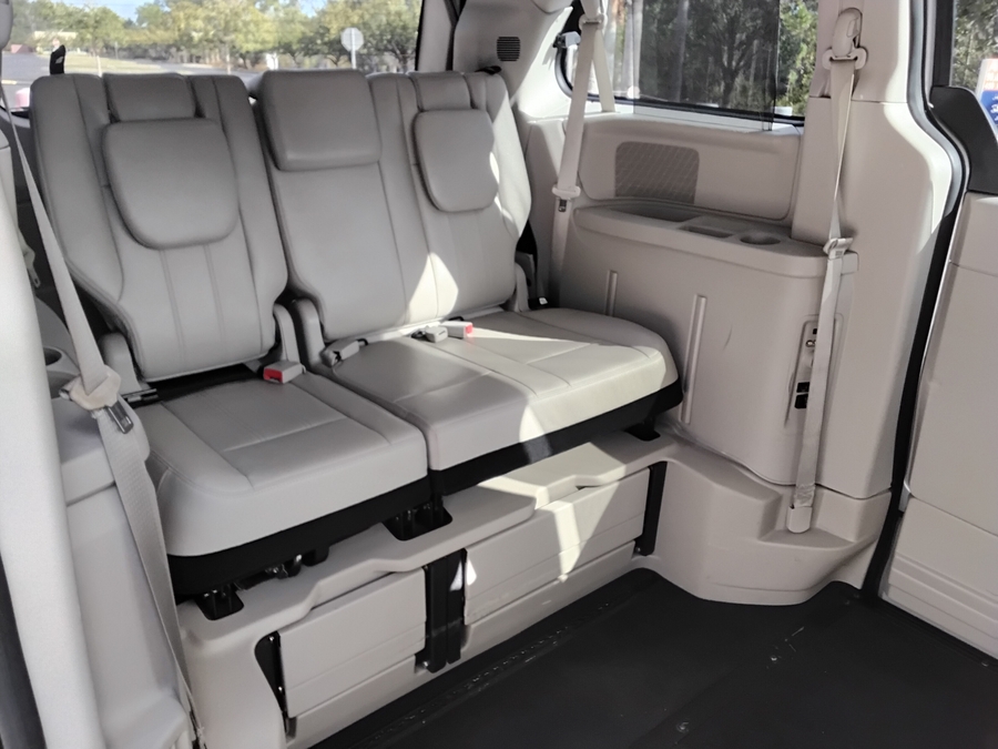 Silver Chrysler Town and Country image number 14