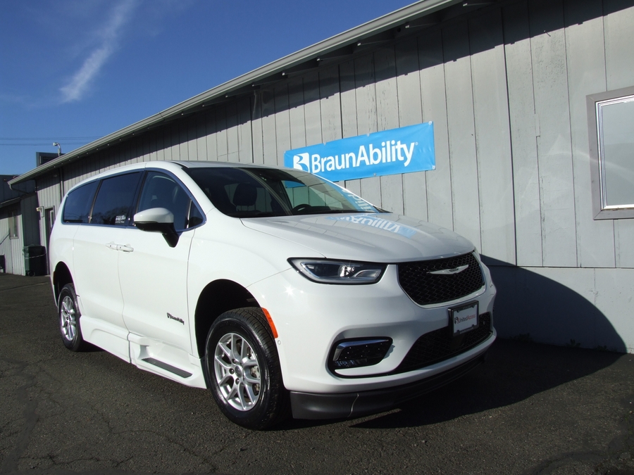 Used 2023 Chrysler Pacifica Touring L Safety - BraunAbility Side Entry Entry In Floor Automatic Ramp