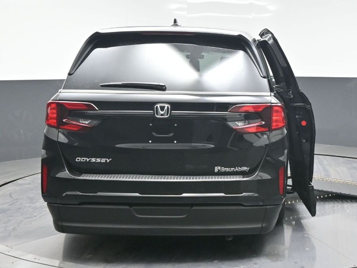 Black Honda Odyssey image number 7