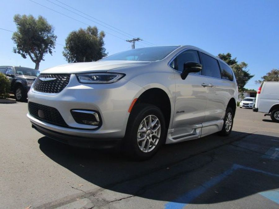Used 2024 Chrysler Pacifica Touring L - BraunAbility Side Entry Entry Fold Out Automatic Ramp