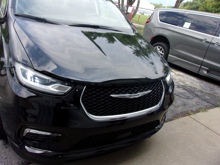 Grey Chrysler Pacifica image number 1