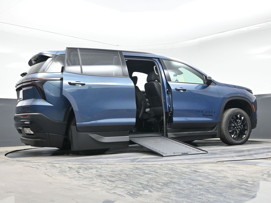 New 2026 Chevrolet Traverse 1LT Midnight - BraunAbility Side Entry Entry In Floor Automatic Ramp