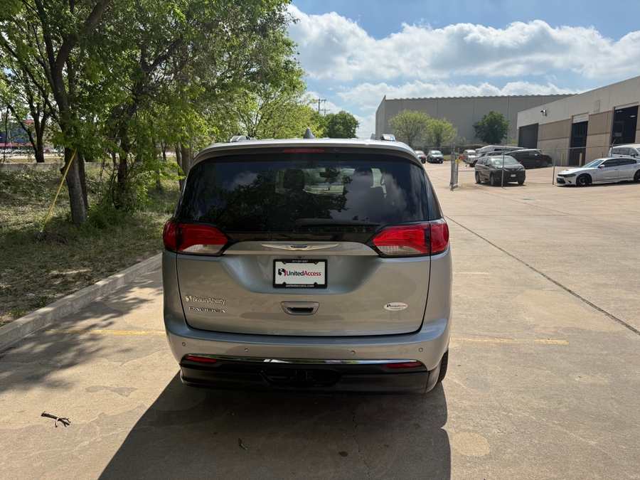 Used 2020 Chrysler Pacifica Touring L Plus - BraunAbility Side Entry Entry In Floor Automatic Ramp