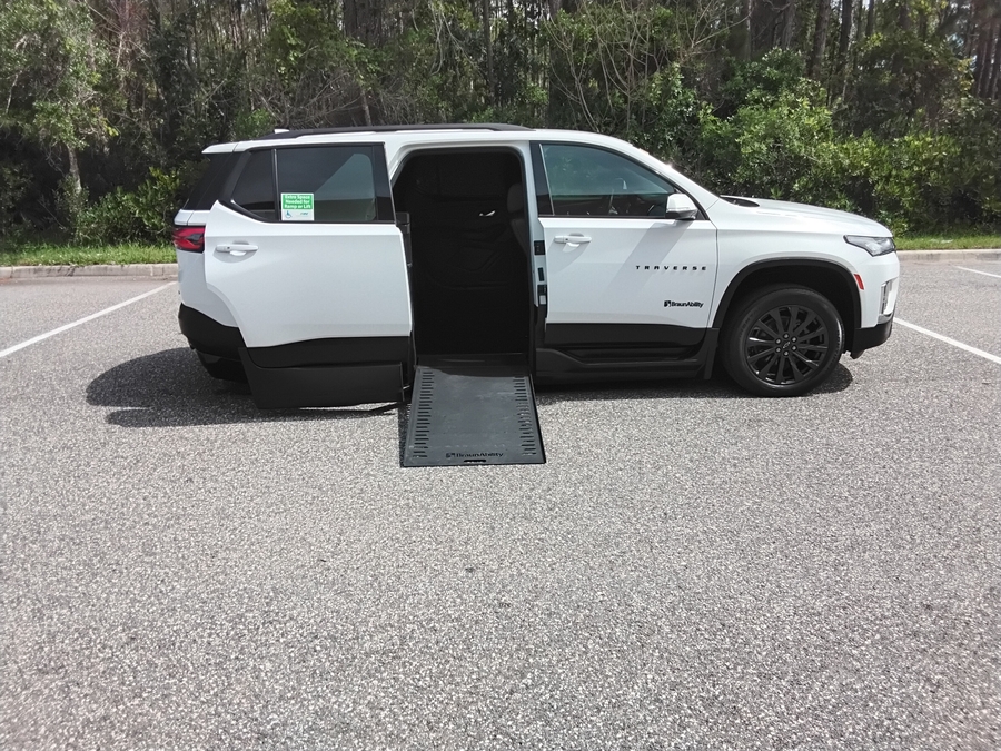 2022 Chevrolet Traverse RS - Photo 11