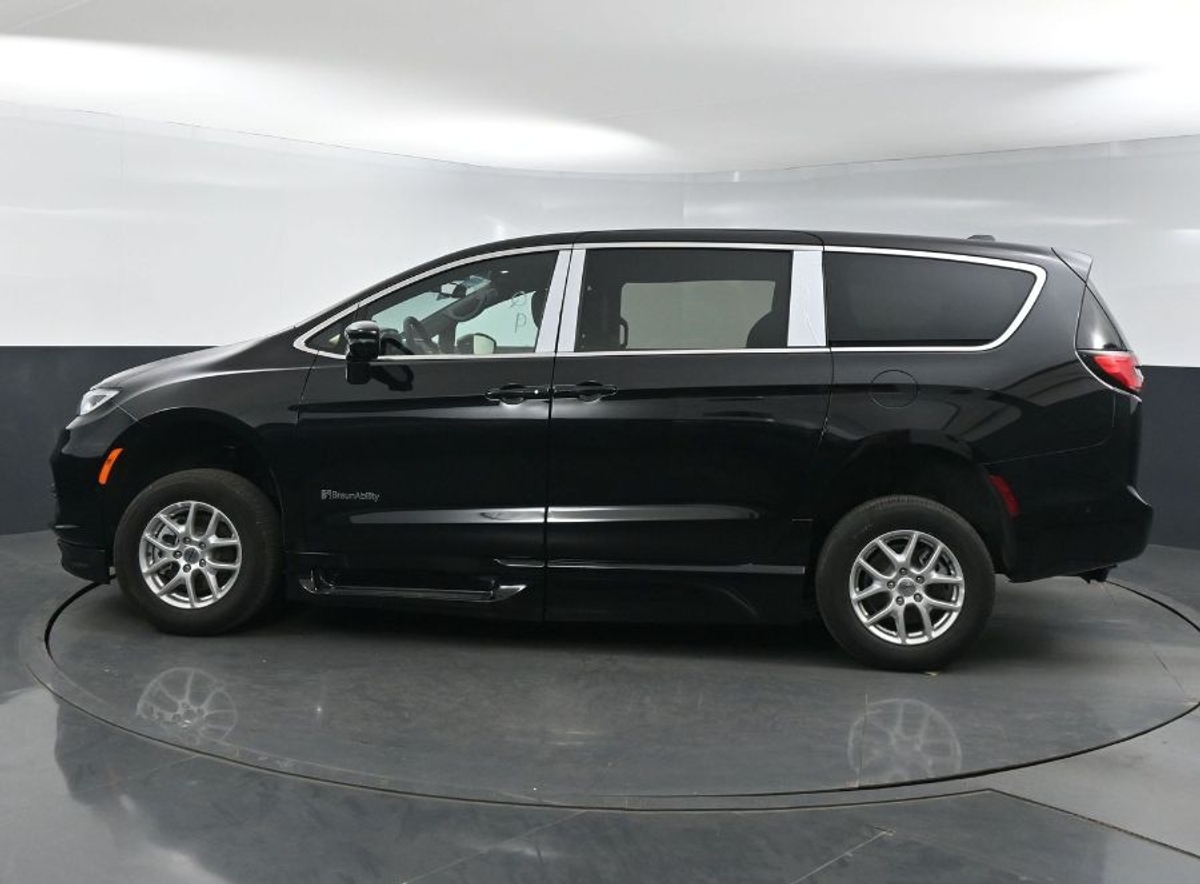 2025 CHRYSLER PACIFICA - Image 5