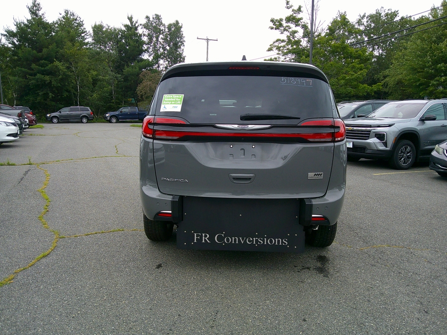 Grey Chrysler Pacifica image number 8