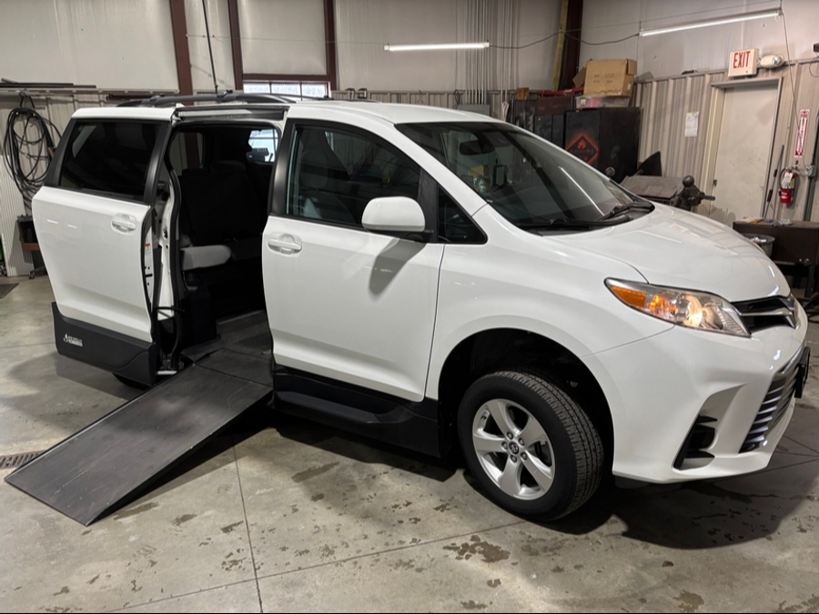Used 2020 Toyota Sienna LE - AMS Side Entry Entry In Floor Automatic Ramp