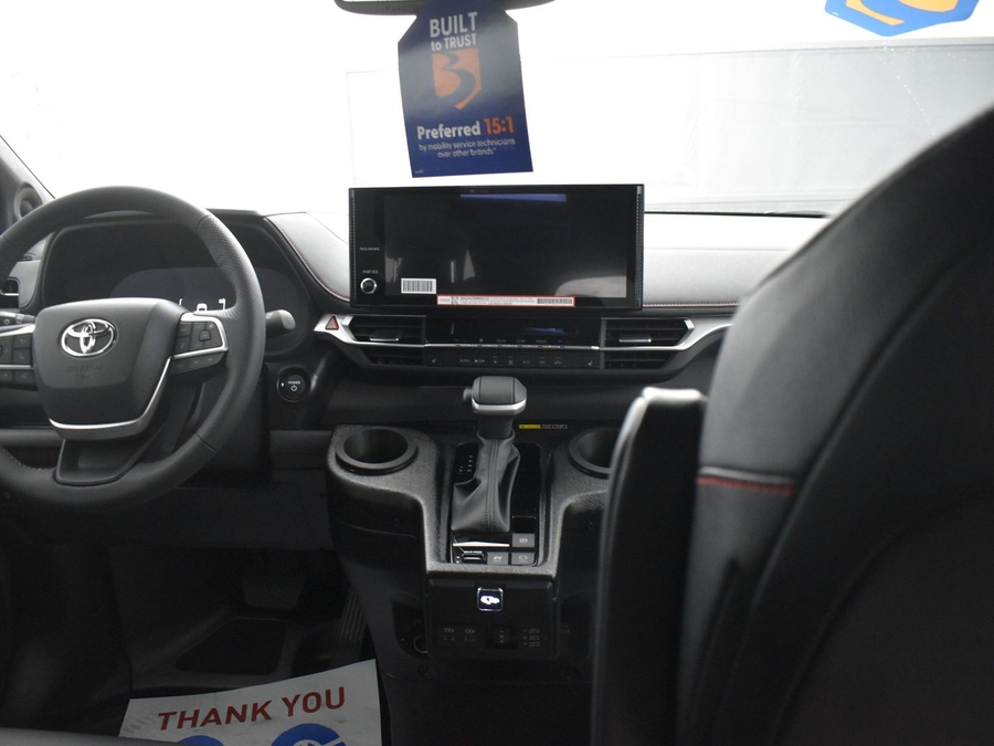 New 2025 Toyota Sienna Hybrid XSE Sport - BraunAbility Side Entry Entry Fold Out Automatic Ramp