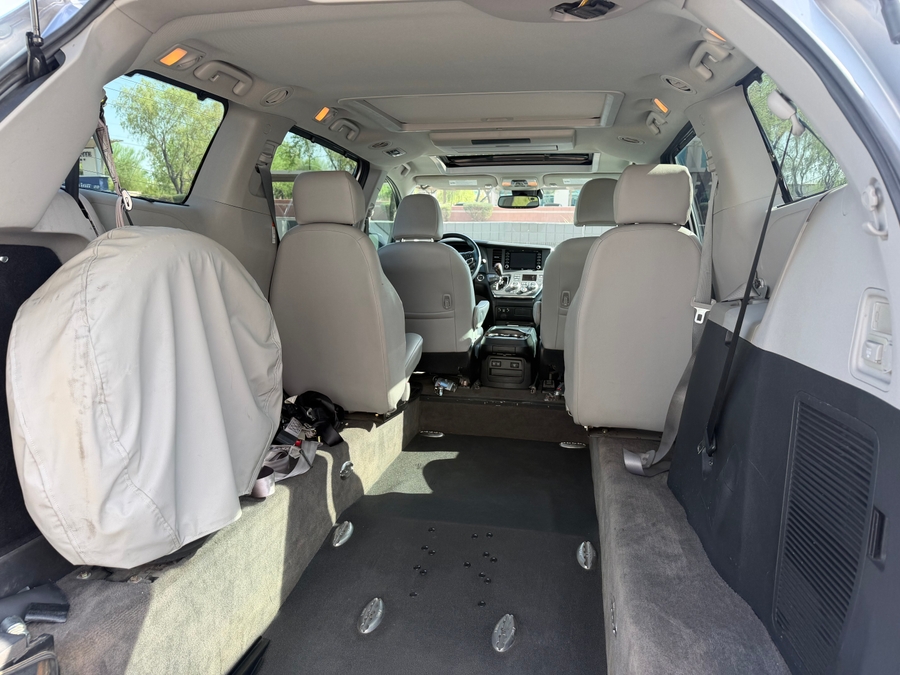 Used 2018 Toyota Sienna Limited Premium - Freedom Rear Entry Fold Out Automatic Ramp