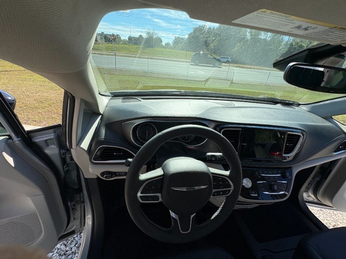 2024 CHRYSLER PACIFICA - Image 6