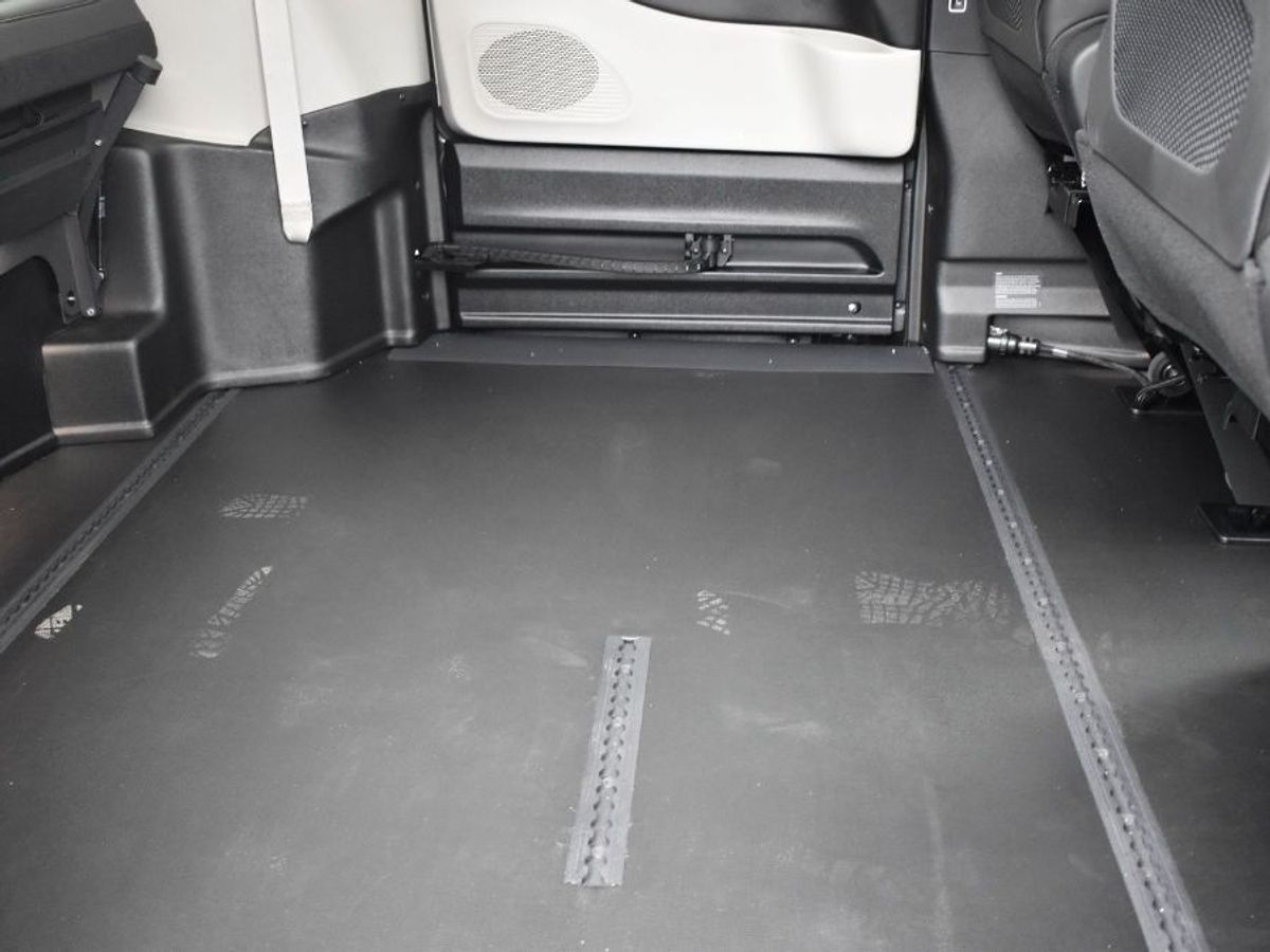 Grey Chrysler Pacifica image number 14