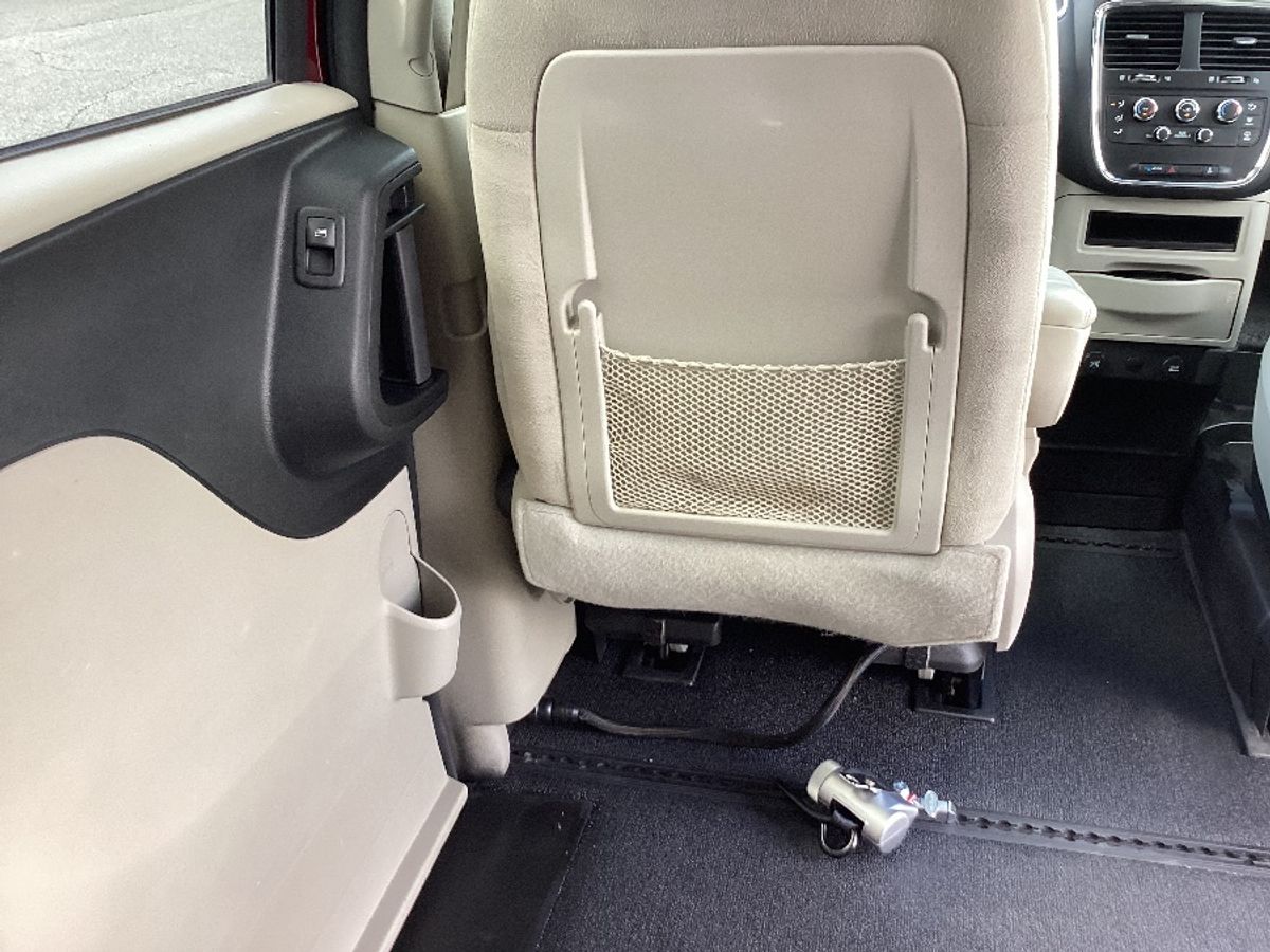 Red Dodge Grand Caravan image number 11