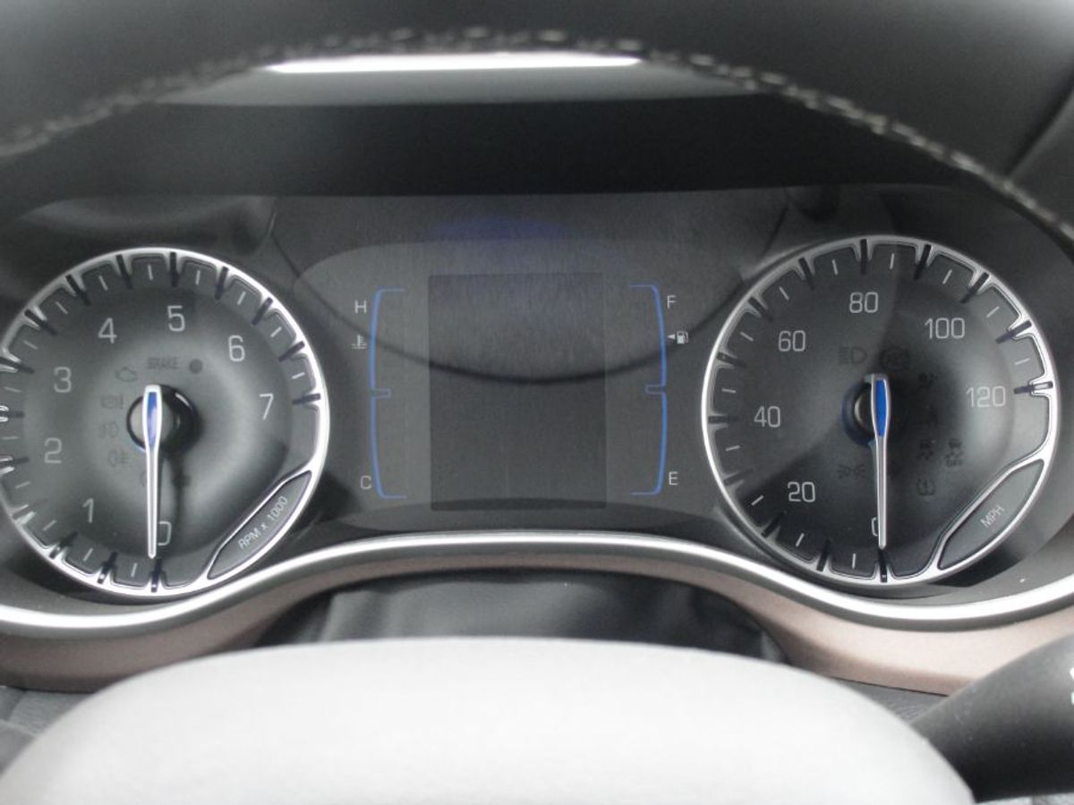 2024 CHRYSLER VOYAGER - Image 17