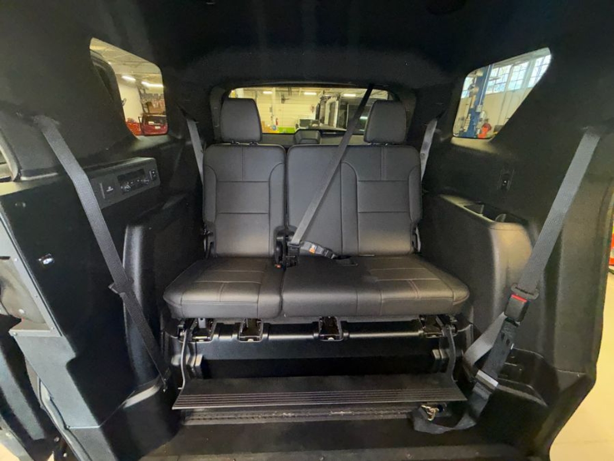 Red Chevrolet Traverse image number 15