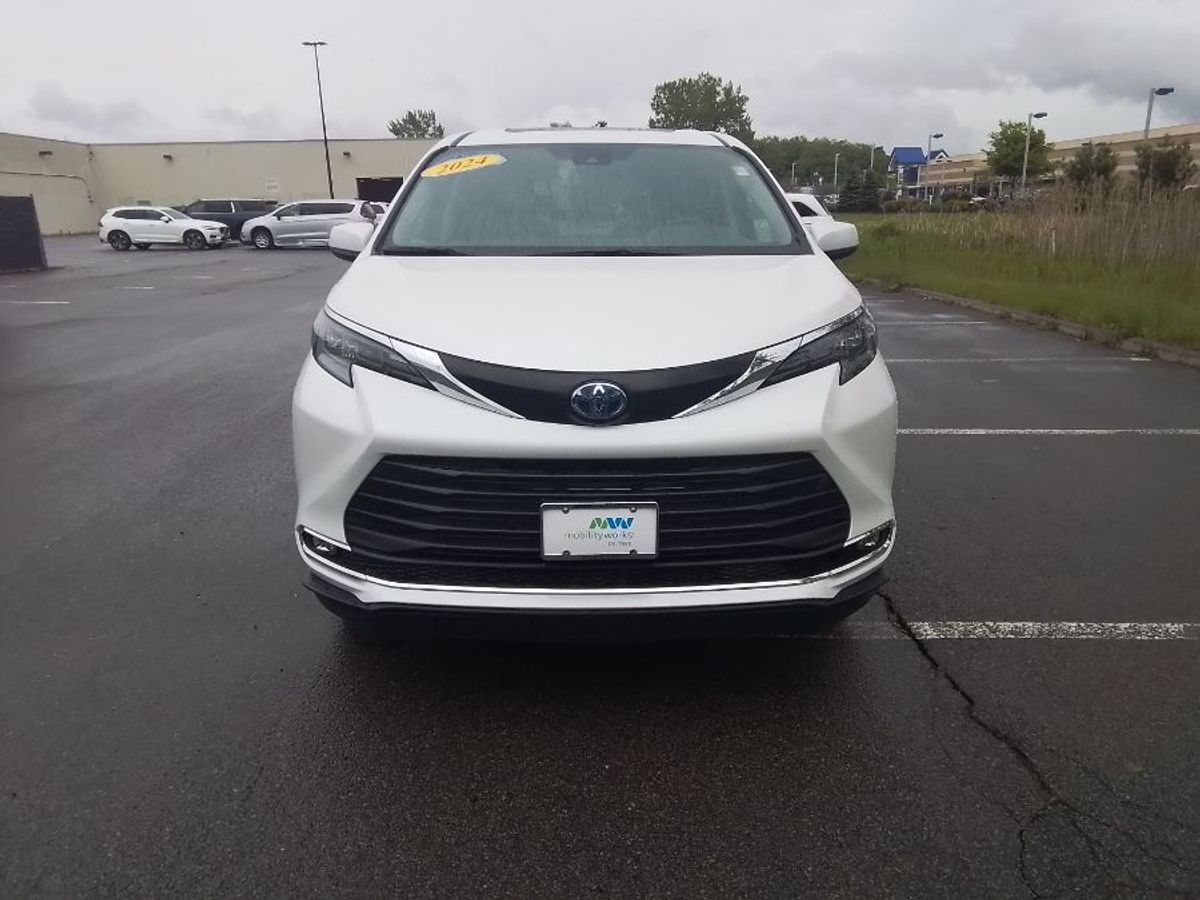 2024 TOYOTA SIENNA - Image 10