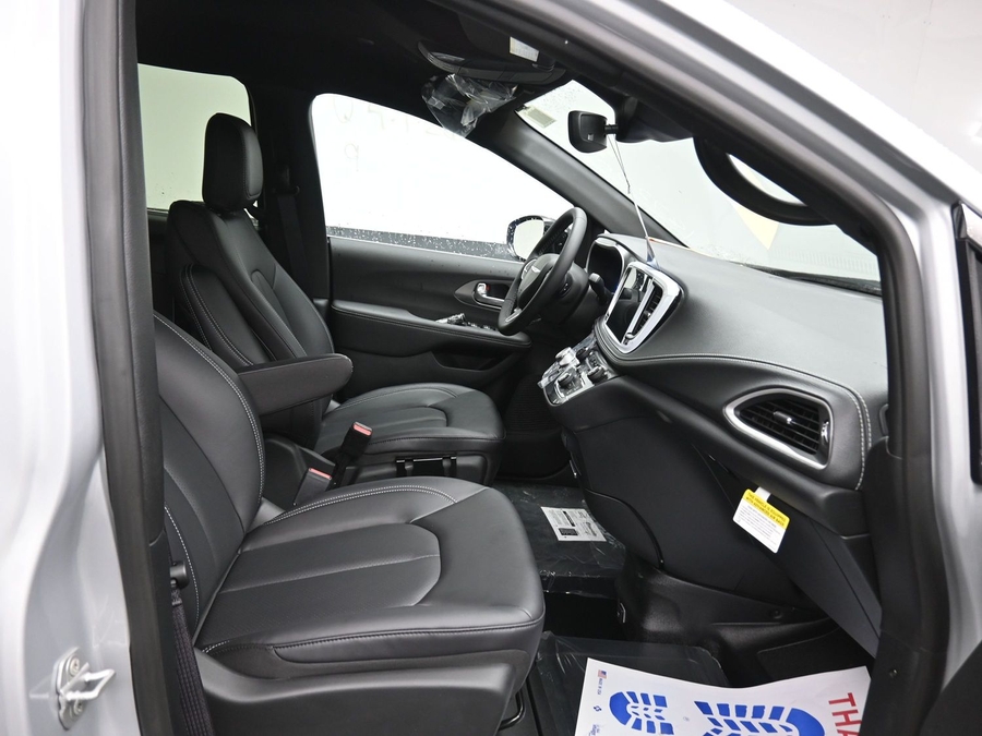 Silver Chrysler Pacifica image number 6