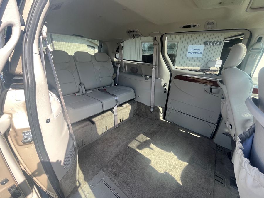 Used 2007 Chrysler Town and Country Limited - VMI Side Entry Entry In Floor Automatic Ramp