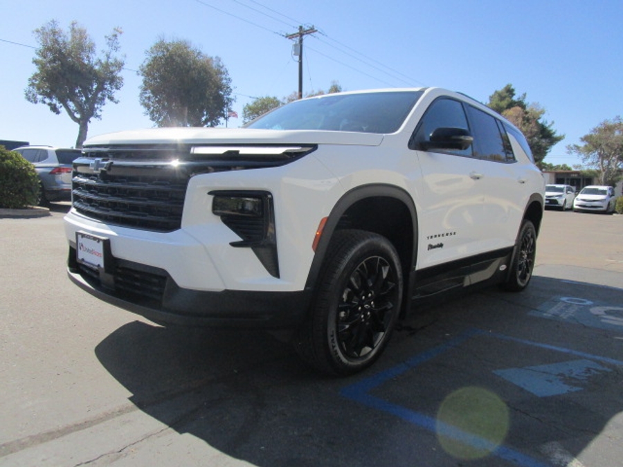 New 2026 Chevrolet Traverse 1LT Midnight - BraunAbility Side Entry In Floor Automatic Ramp