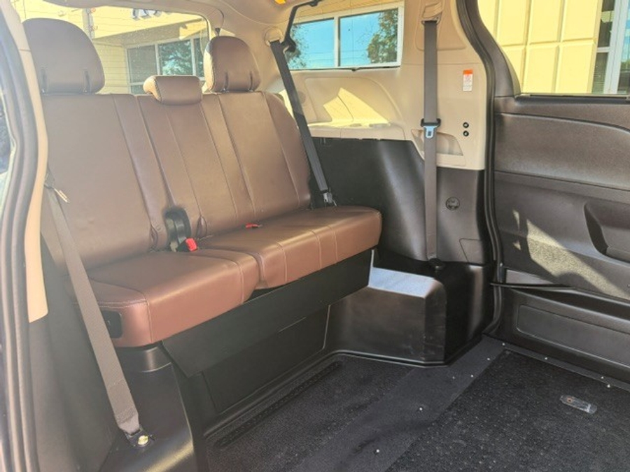Used 2018 Toyota Sienna XLE - VMI Side Entry In Floor Automatic Ramp