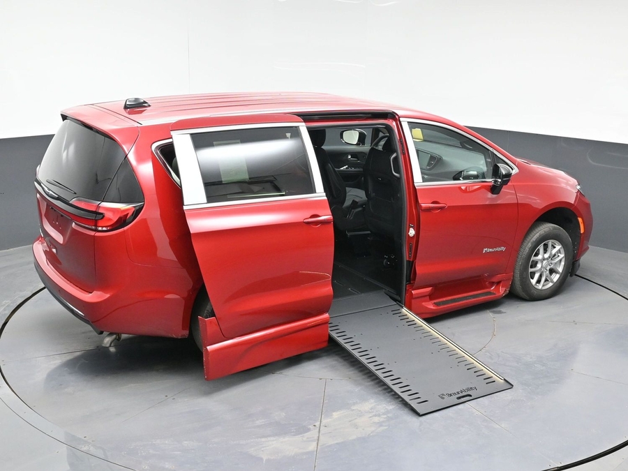 Red Chrysler Pacifica image number 22