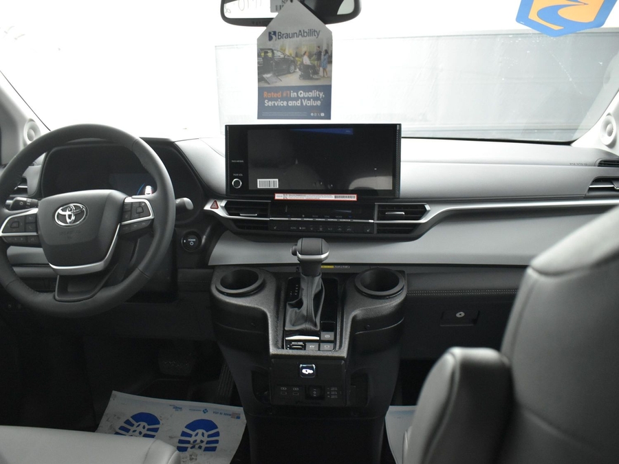 New 2025 Toyota Sienna Hybrid XLE Plus - BraunAbility Side Entry Entry In Floor Automatic Ramp