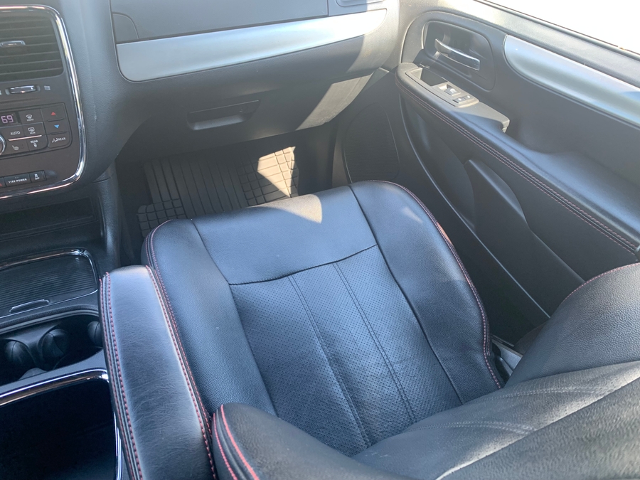 Used 2019 Dodge Grand Caravan GT - International Mobility Rear Entry Entry Fold Out Manual Ramp