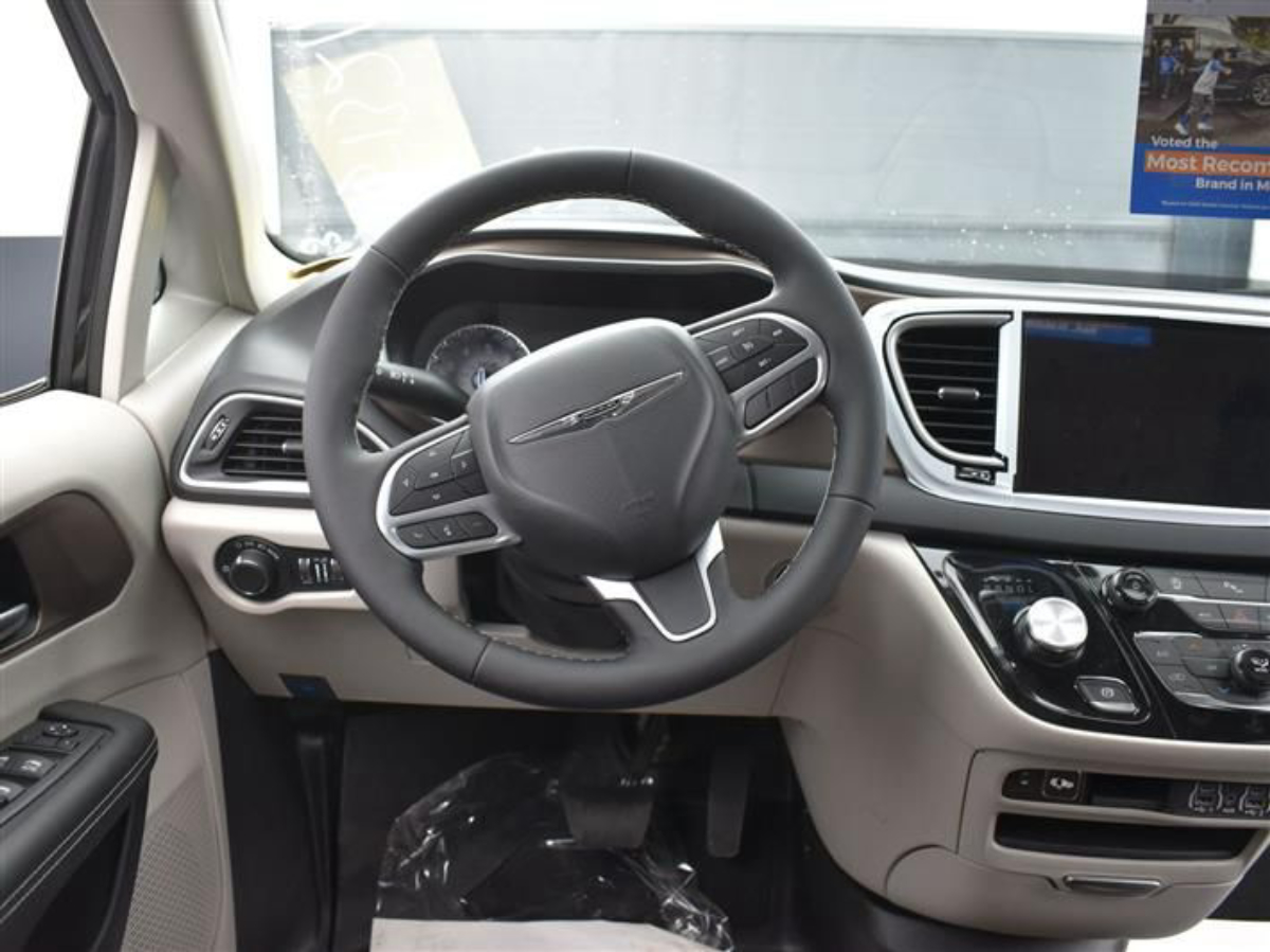 2023 CHRYSLER VOYAGER - Image 13