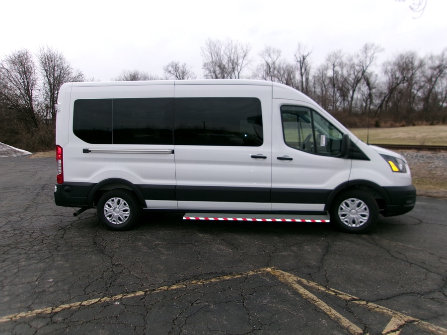 White Ford T350 image number 12