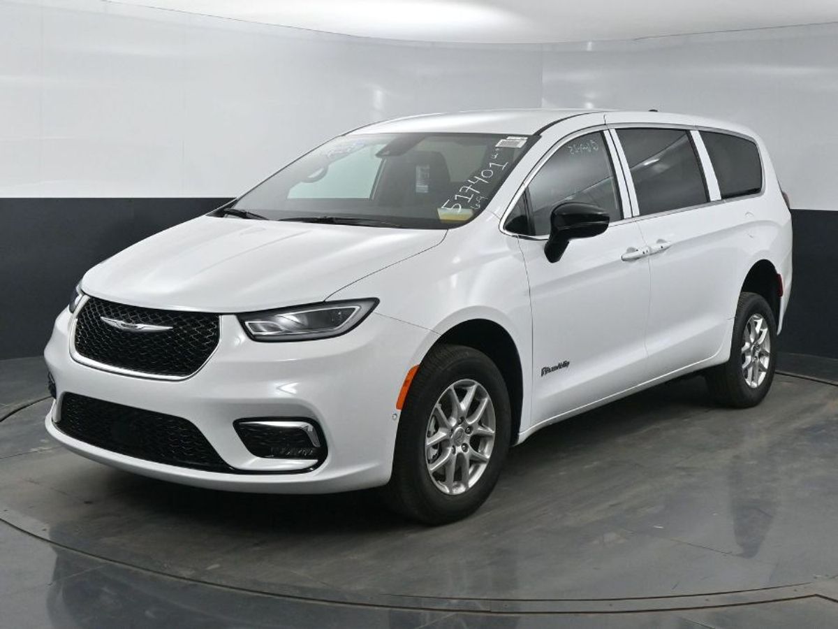 White Chrysler Pacifica image number 16