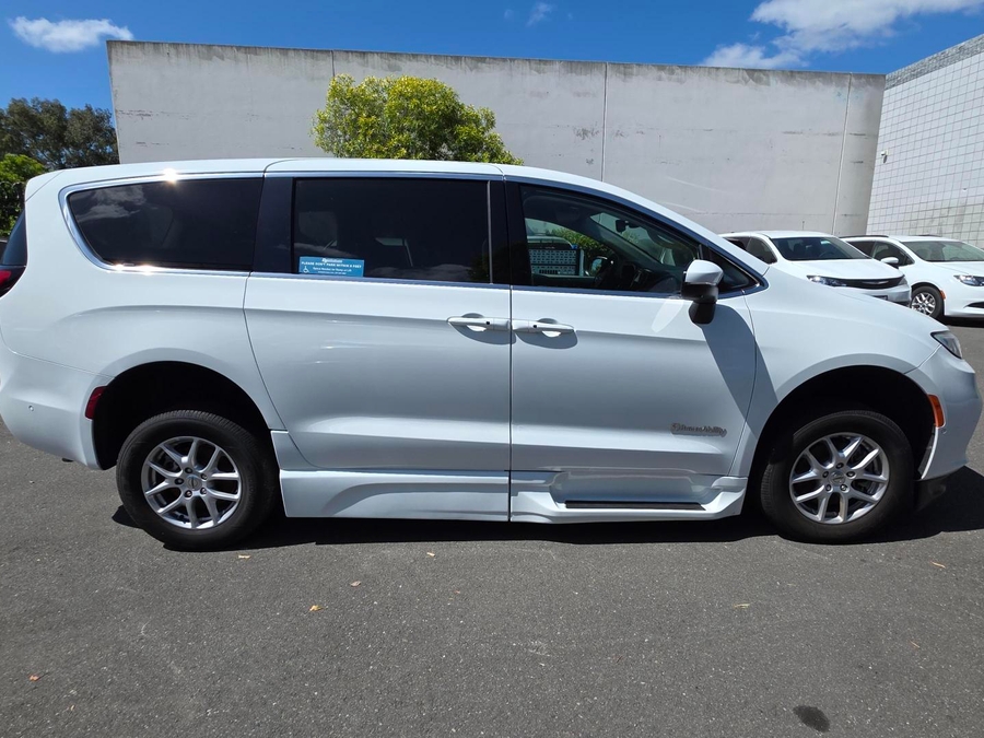 Used 2023 Chrysler Pacifica Touring L - BraunAbility Side Entry Entry Fold Out Automatic Ramp