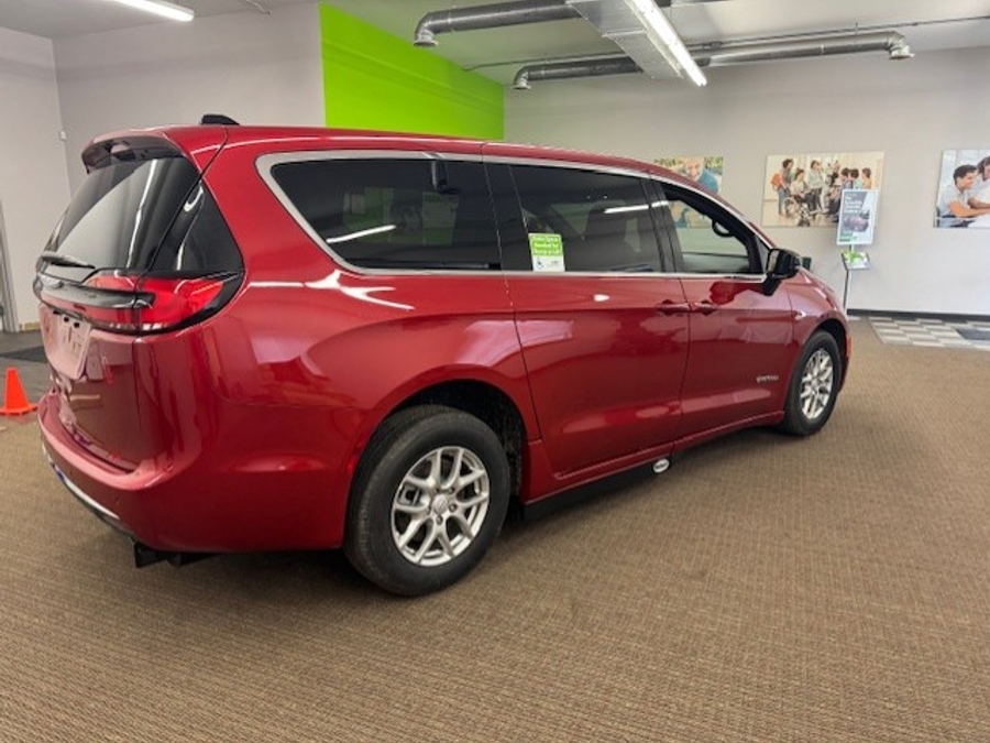 Red Chrysler Pacifica image number 15