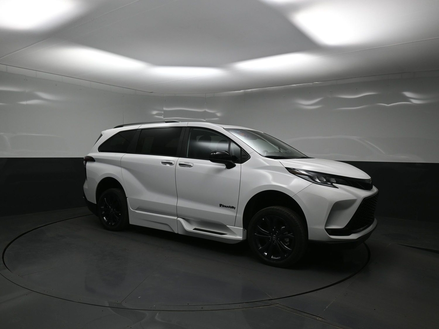 New 2026 Toyota Sienna Hybrid XSE Sport - BraunAbility Side Entry Entry In Floor Automatic Ramp