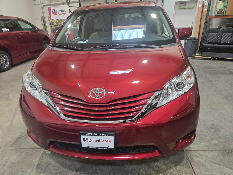 Used 2017 Toyota Sienna LE - BraunAbility Side Entry Fold Out Automatic Ramp