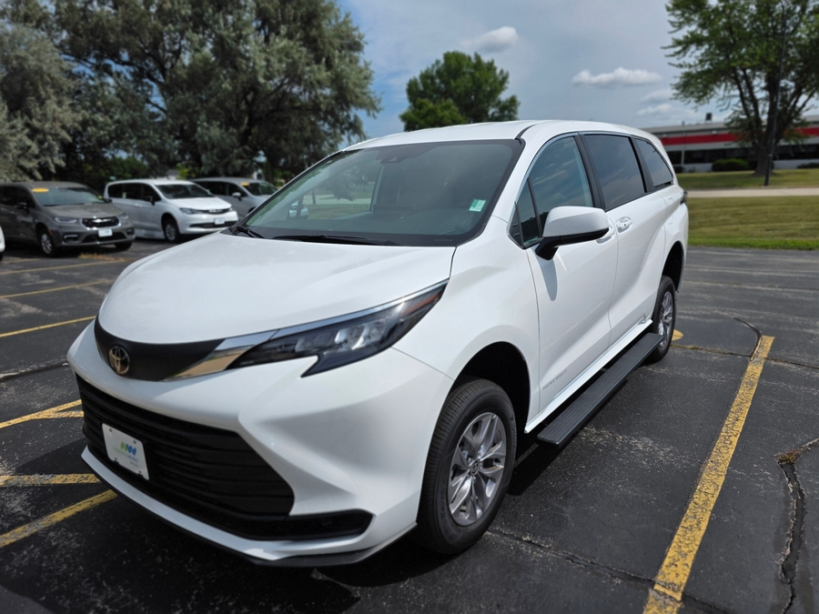 White Toyota Sienna image number 2