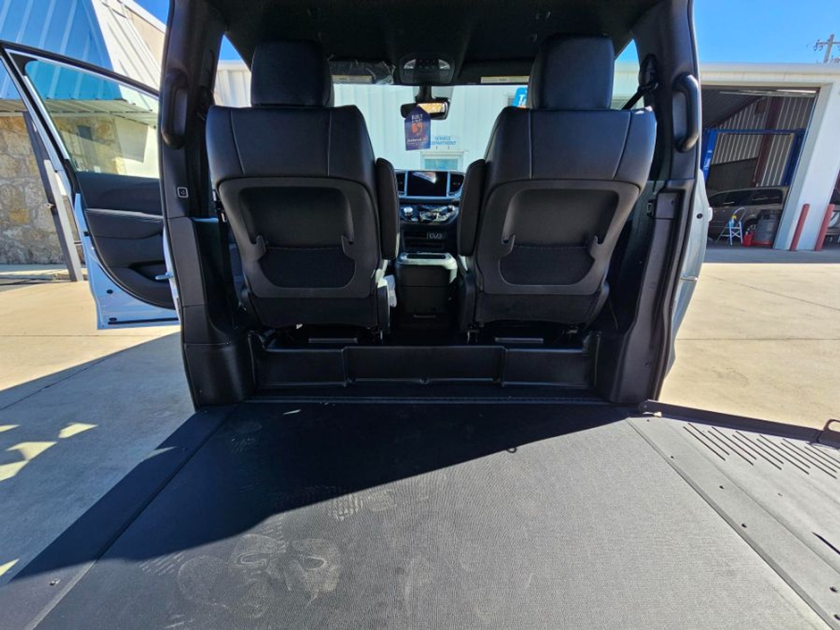 2025 CHRYSLER VOYAGER - Image 12