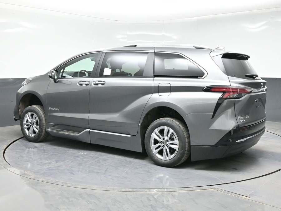 New 2026 Toyota Sienna Hybrid Limited - BraunAbility Side Entry Entry In Floor Automatic Ramp