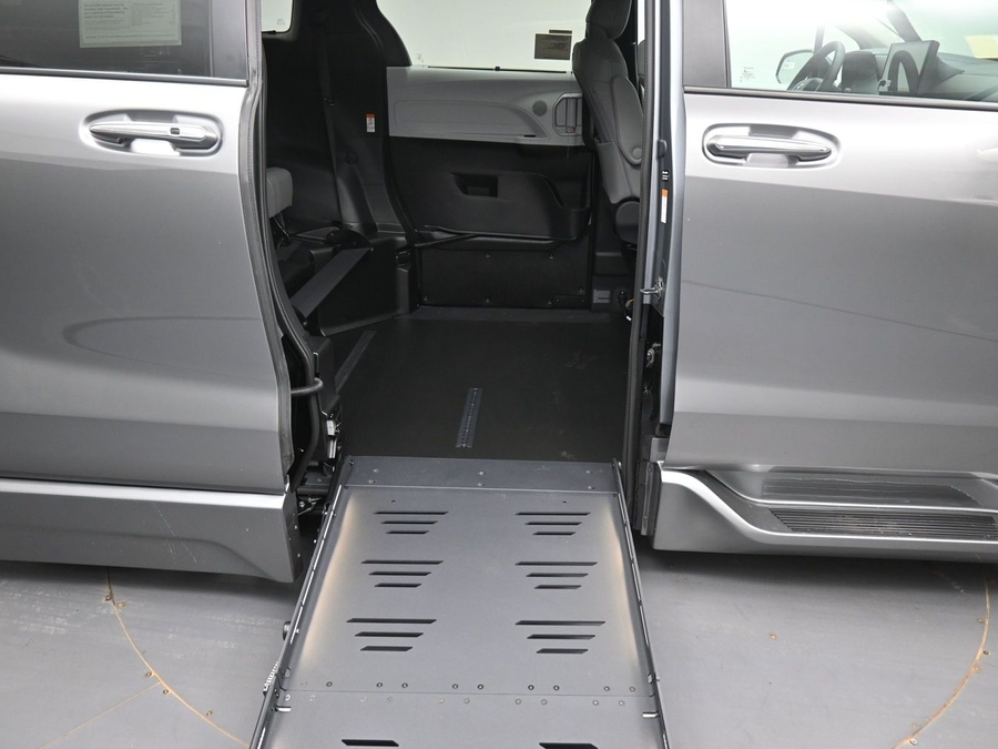 New 2026 Toyota Sienna Hybrid XLE Base - BraunAbility Side Entry Entry Fold Out Automatic Ramp