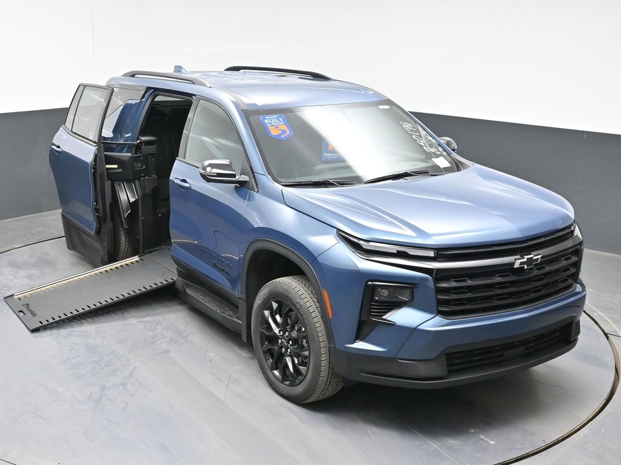 New 2025 Chevrolet Traverse 1LT Midnight - BraunAbility Side Entry Entry In Floor Automatic Ramp