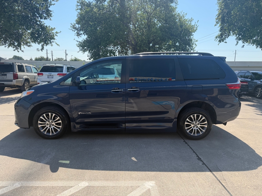 Used 2020 Toyota Sienna XLE - BraunAbility Side Entry Entry In Floor Automatic Ramp