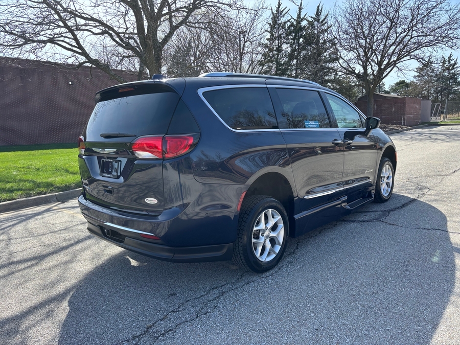 Used 2020 Chrysler Pacifica Touring L Plus - BraunAbility Side Entry Entry In Floor Automatic Ramp