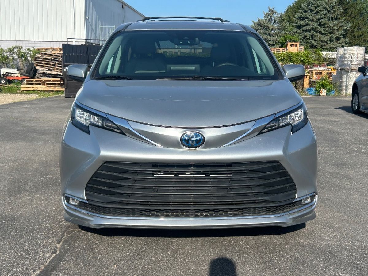 2023 TOYOTA SIENNA - Image 2