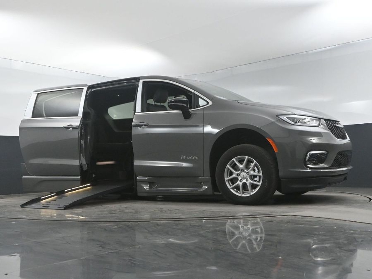 2025 CHRYSLER PACIFICA - Image 19