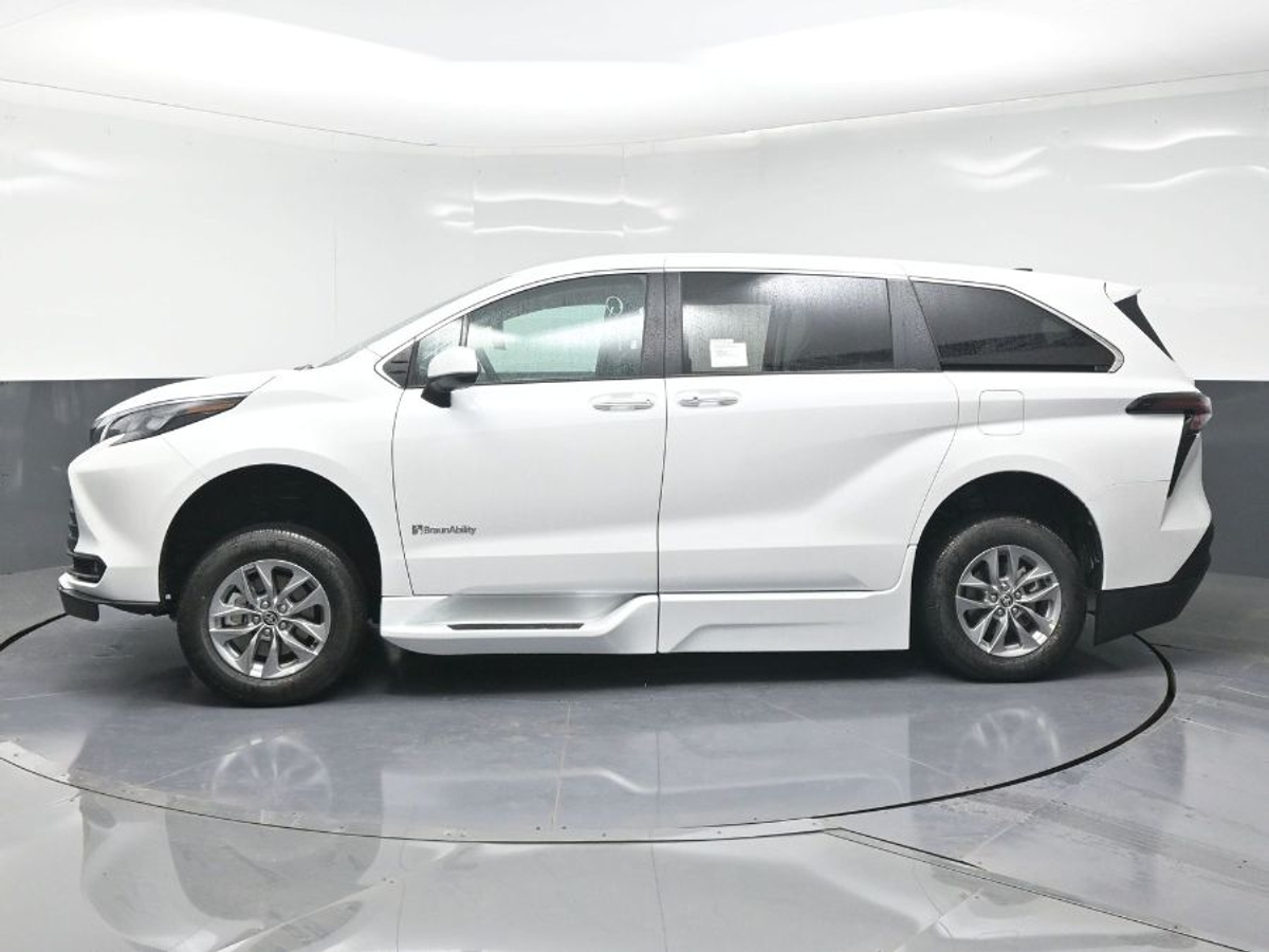 2025 TOYOTA SIENNA - Image 3