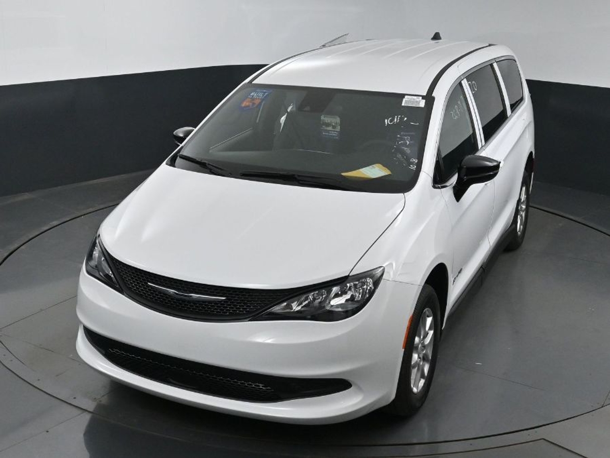 2025 CHRYSLER VOYAGER - Image 24